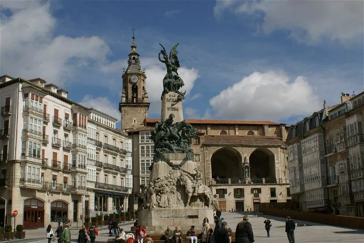 Plaza Virgen Blanca