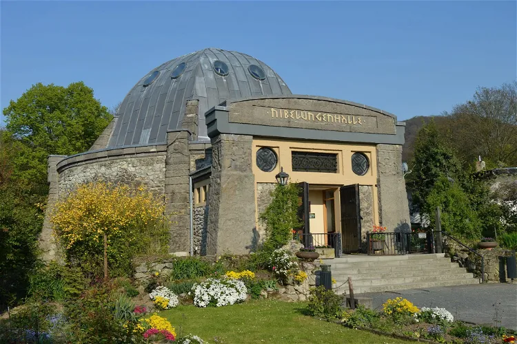 Nibelungenhalle