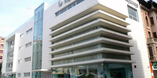 Exposición de cerámica «Dos mundos, una mirada», de Eugenia Sergeeva y pintura de Zaza Papidze