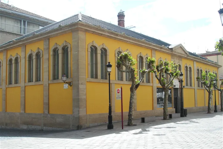 Amós Salvador Hall