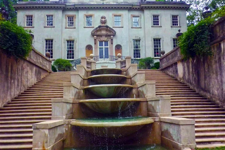 Swan House