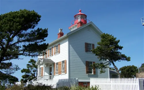 Yaquina Bay Light