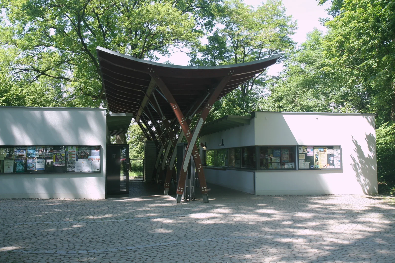 Straubing Zoo: Bavaria's Wildlife Haven Along the Danube