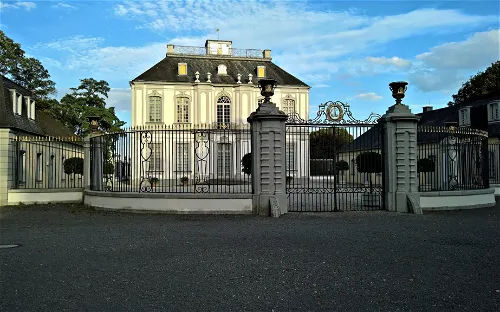 Jagdschloss Falkenlust