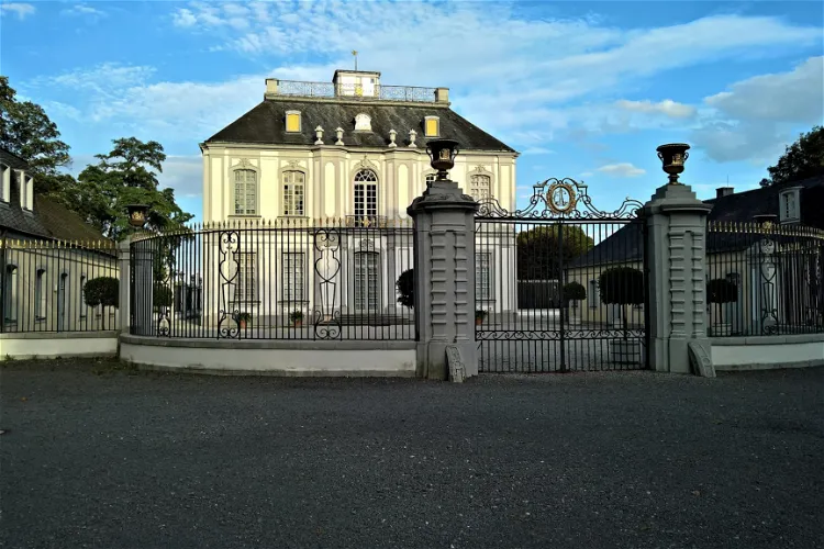 Jagdschloss Falkenlust