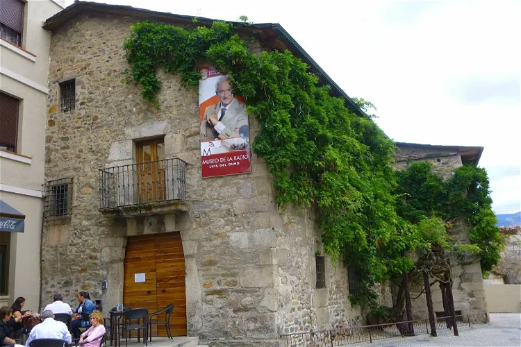Luis Del Olmo Radio Museum