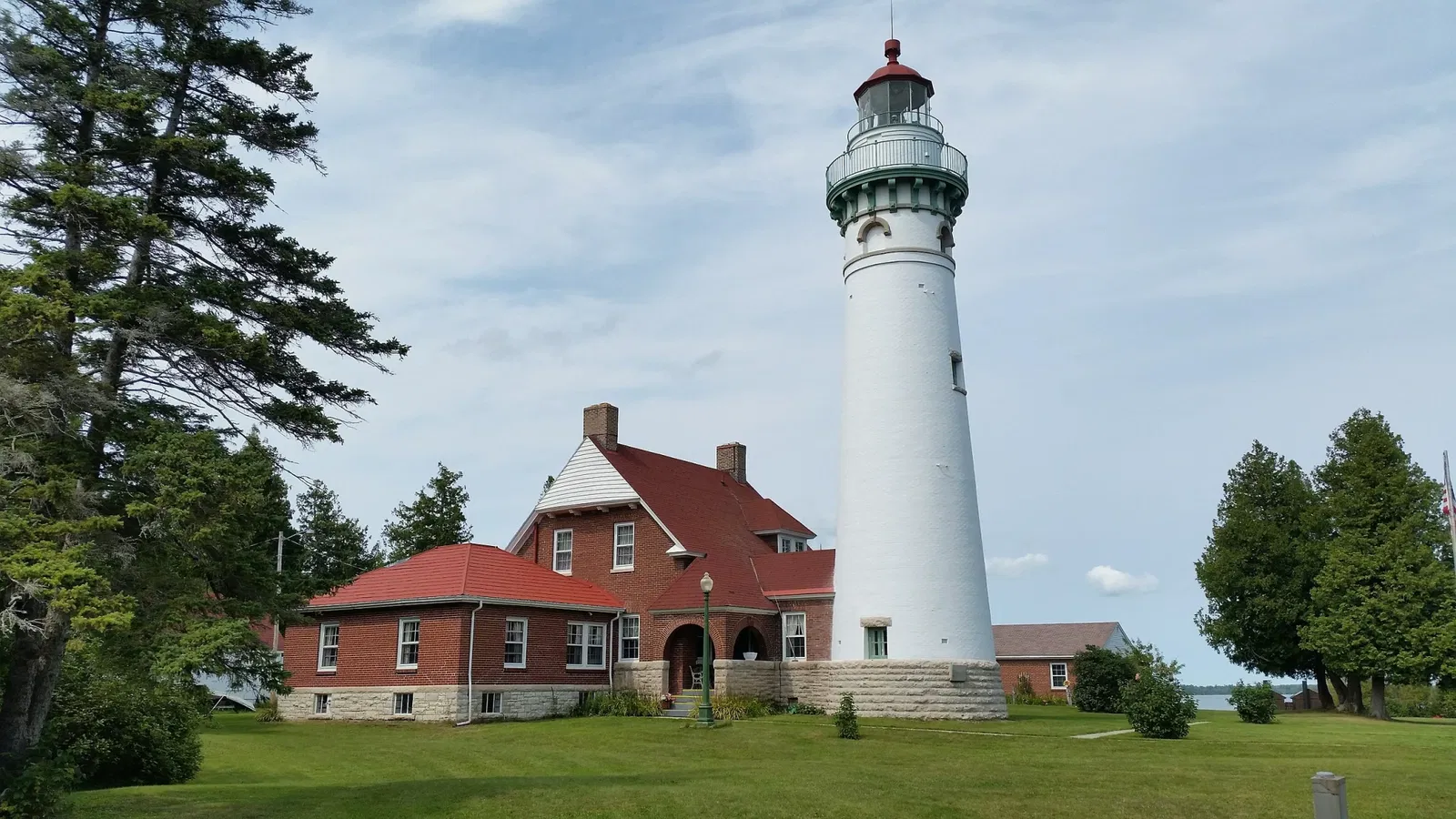 Seul Choix Pointe Lighthouse (Gulliver) - Visitor Information & Reviews