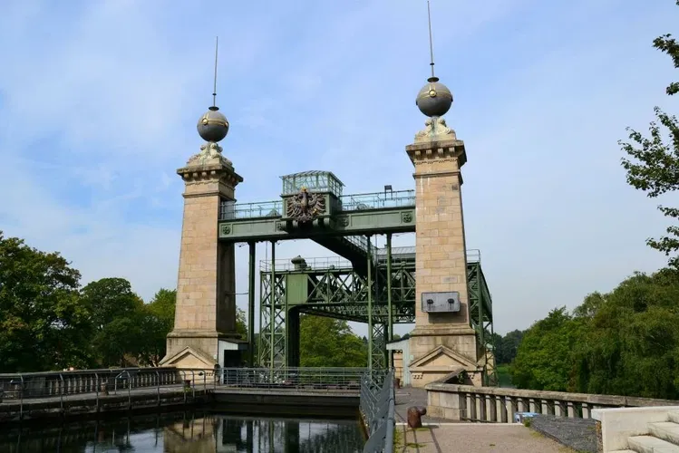 Henrichenburg boat lift