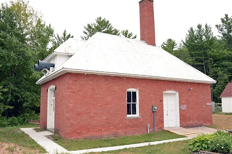 40 Mile Point Lighthouse