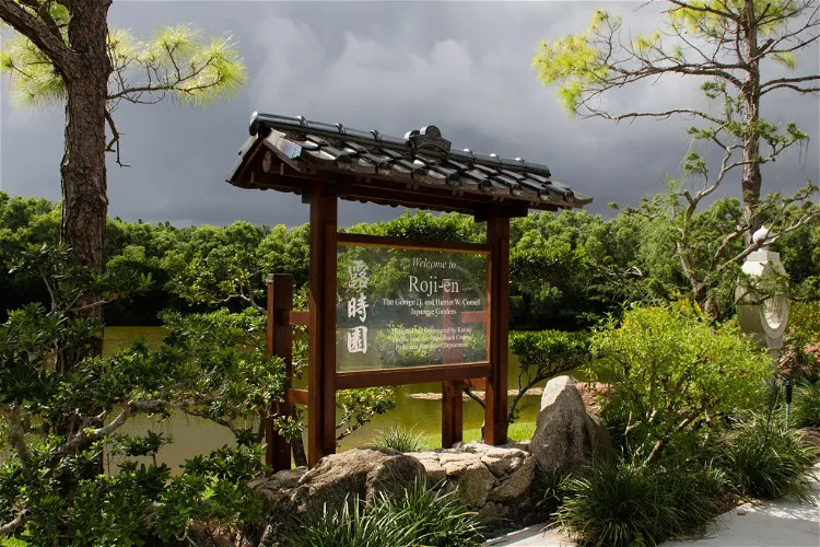 Roji-en Japanese Gardens