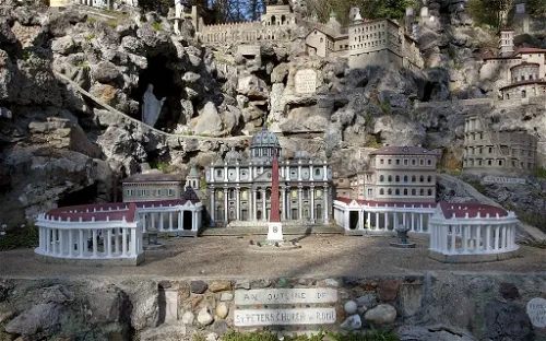 Ave Maria Grotto (Cullman) - Visitor Information & Reviews
