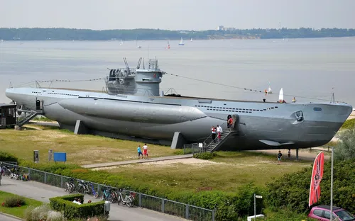 U-995