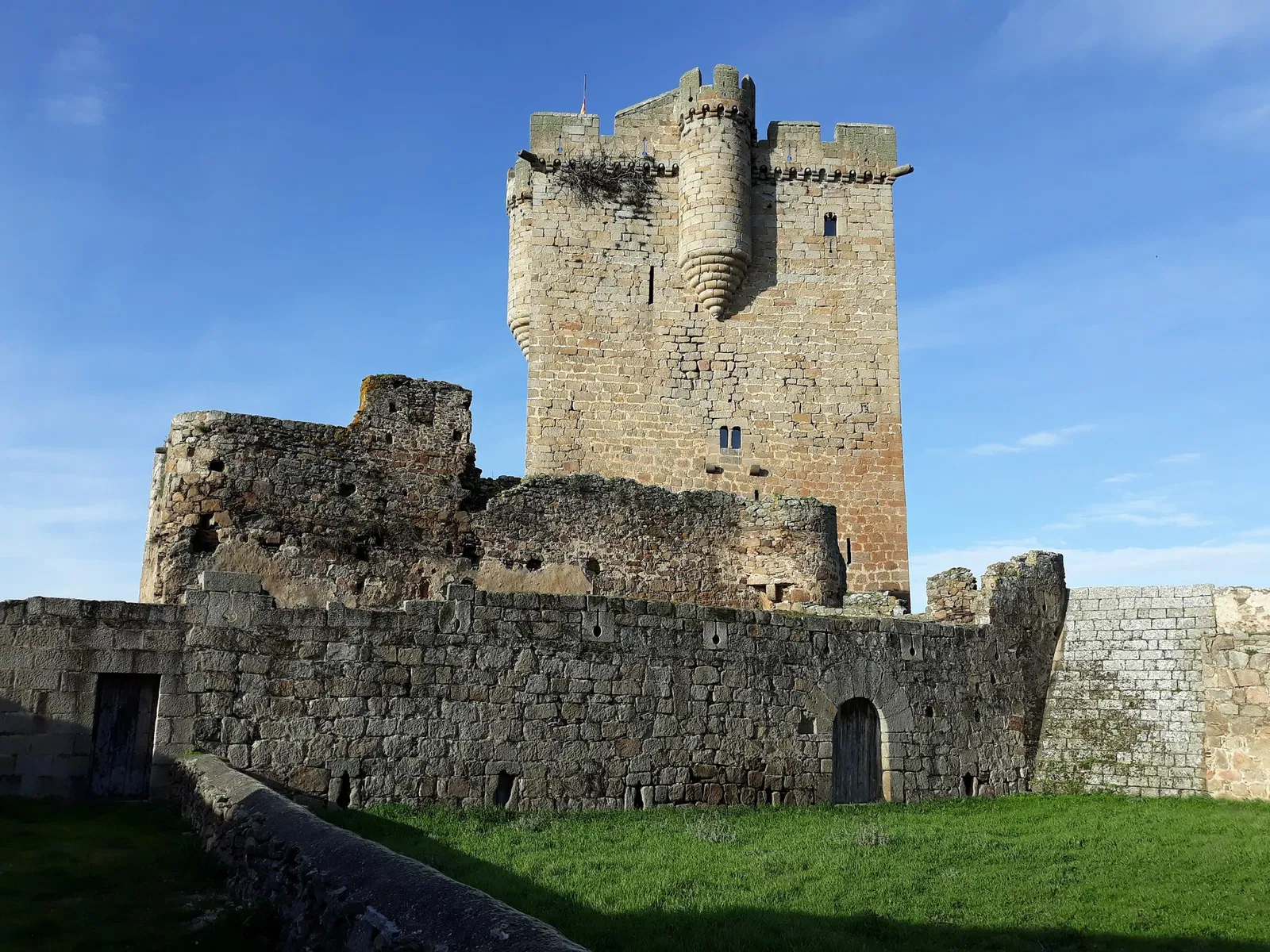 San Felices de los Gallegos Castle