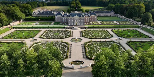 Bloemenpaleis Het Loo - De tuin aangelegd & omgespit