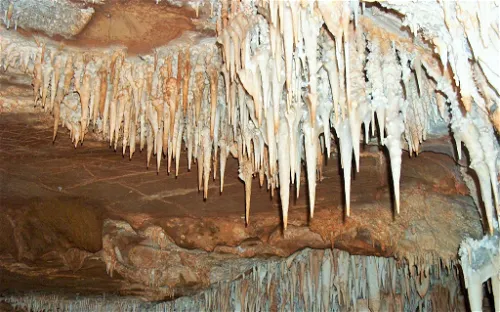 Cuevas de Fuentes de León