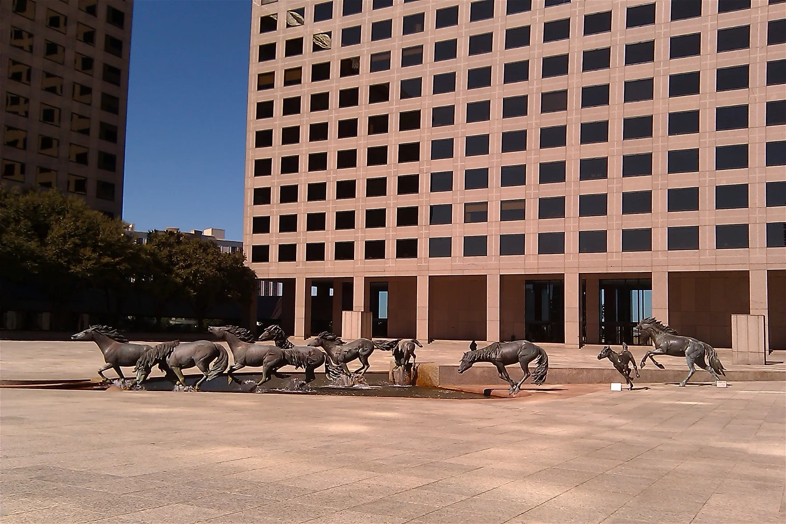 Mustangs of Las Colinas Sculpture