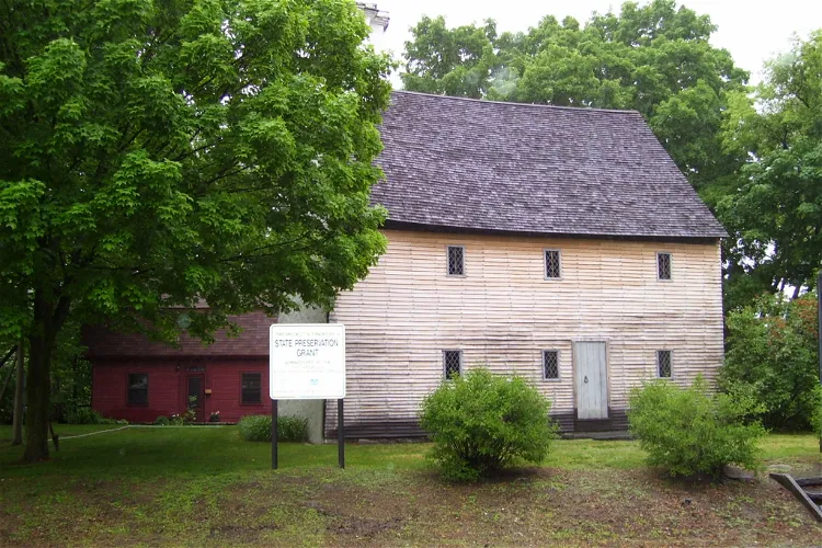 Arnold House (1693)
