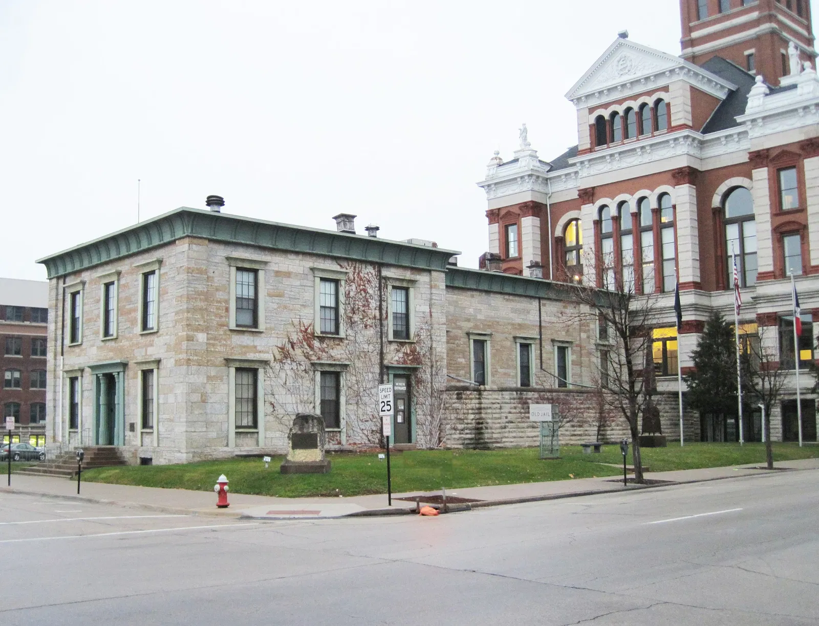 Dubuque County Jail (Dubuque) - Visitor Information & Reviews
