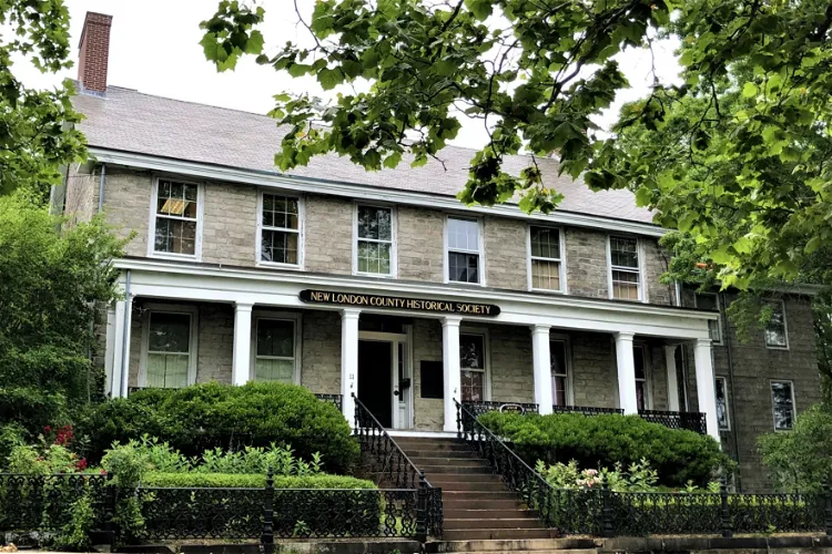 Shaw Mansion
