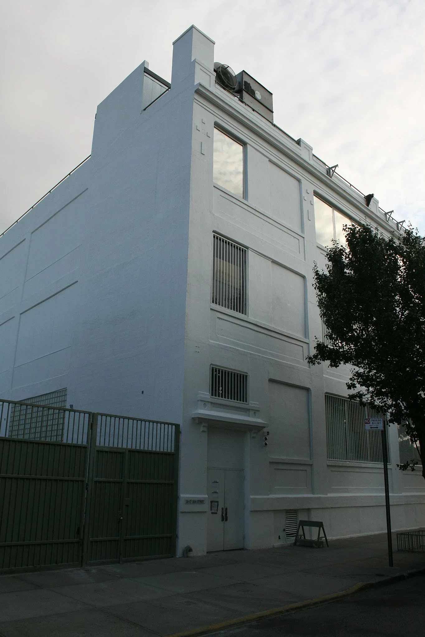 Fisher Landau Center for Art