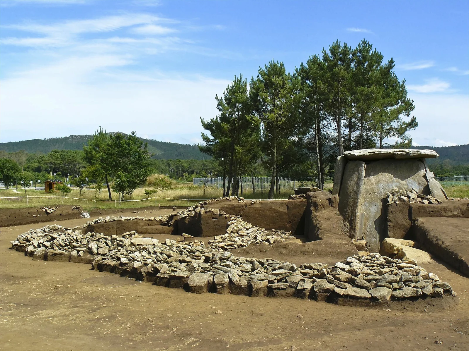 Centro Arqueolóxico Dolmen de Dombate