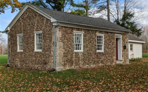 Roe Cobblestone Schoolhouse