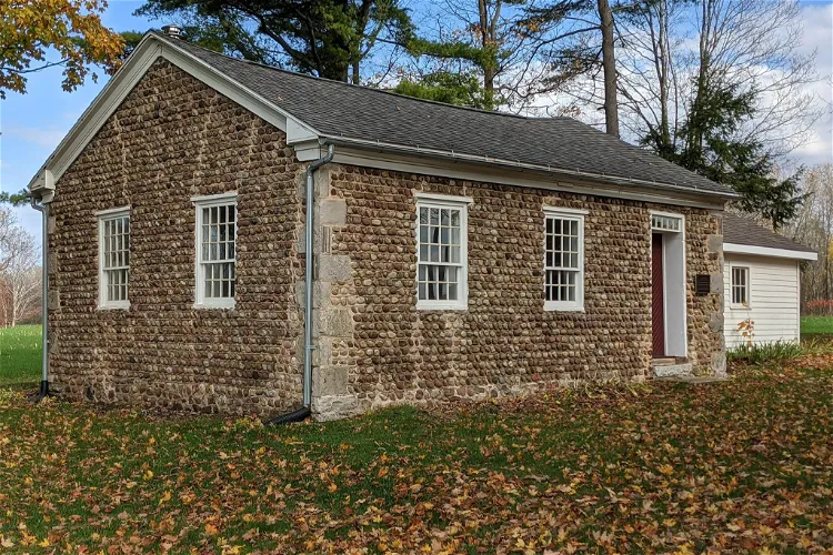 Roe Cobblestone Schoolhouse