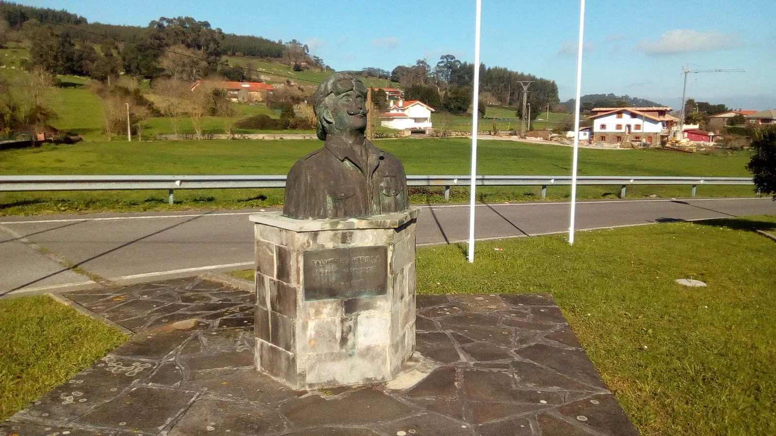 Monumento a Salvador Hedilla