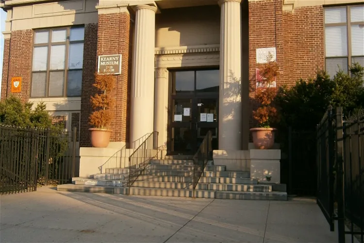 Kearny Public Library
