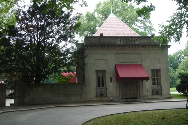 Curtis Hall & Arboretum
