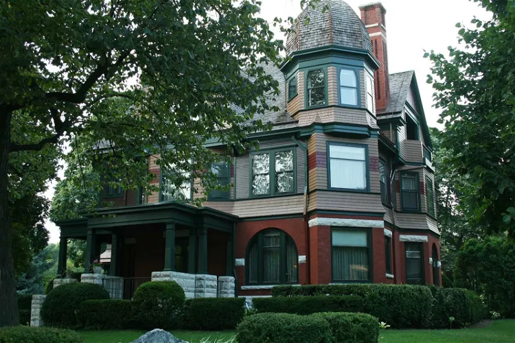 Kneeland-Walker House & Grounds