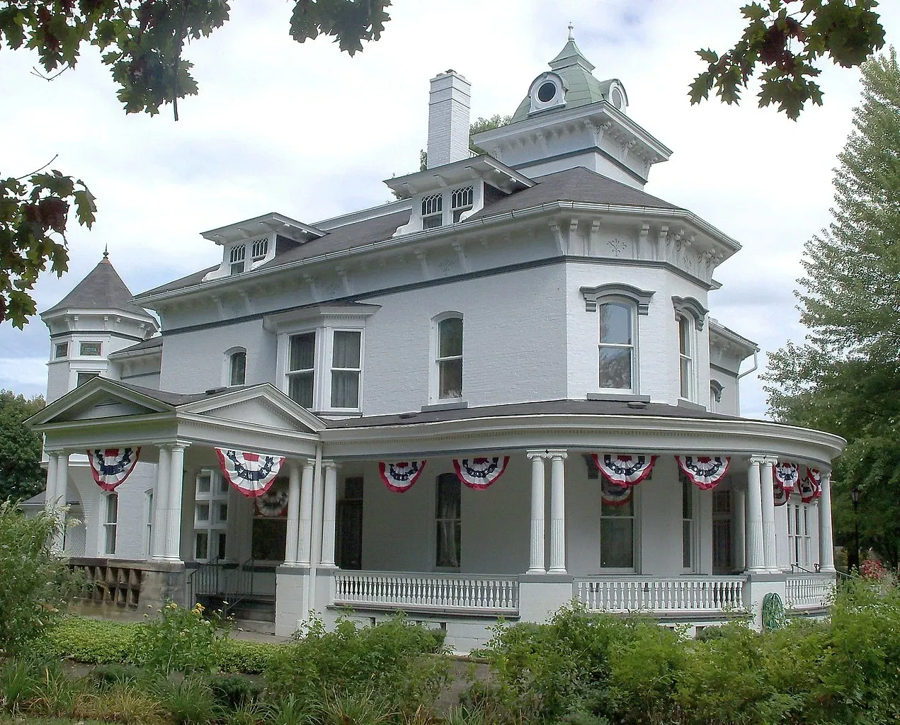 Reeves Victorian Home and Carriage House Museum