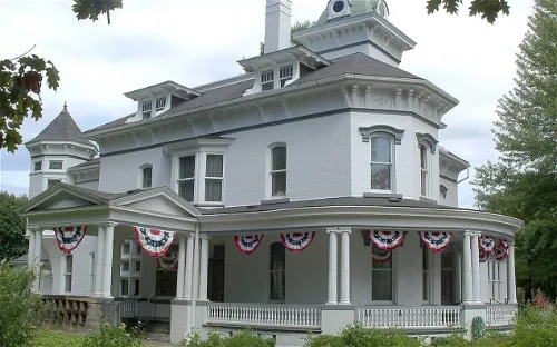 Reeves Victorian Home and Carriage House Museum