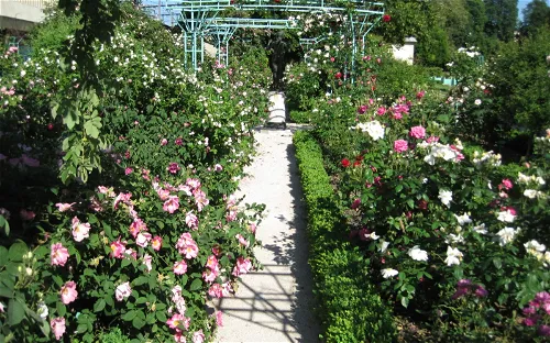Arquebuse Botanical Garden