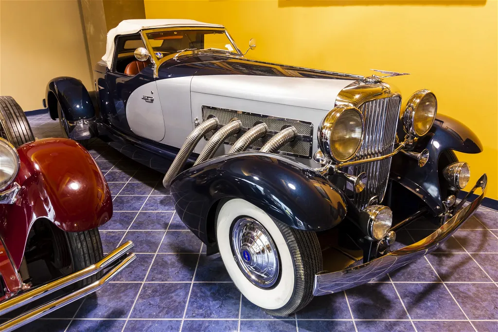 Duesenberg Lounge