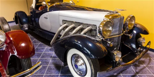 Duesenberg Lounge
