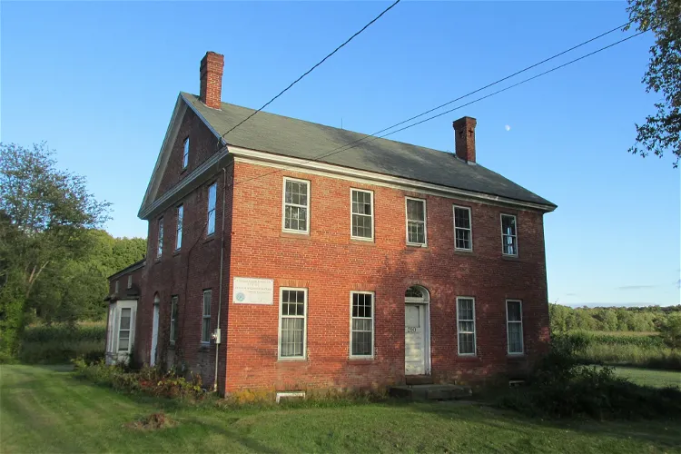 The Museum of Connecticut Glass