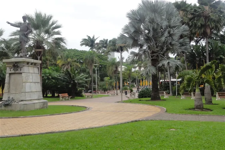 Place des Cocotiers