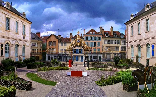 Hôtel-Dieu-le-Comte