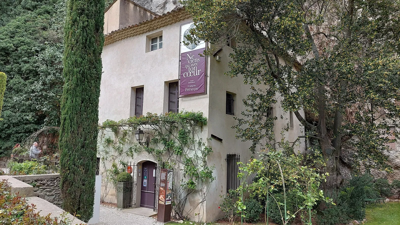 Musée-Bibliothèque François Pétrarque