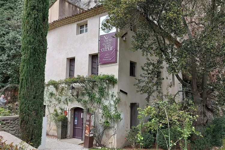 Musée-Bibliothèque François Pétrarque