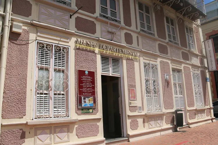 Musée Départemental d'Archéologie et de Préhistoire