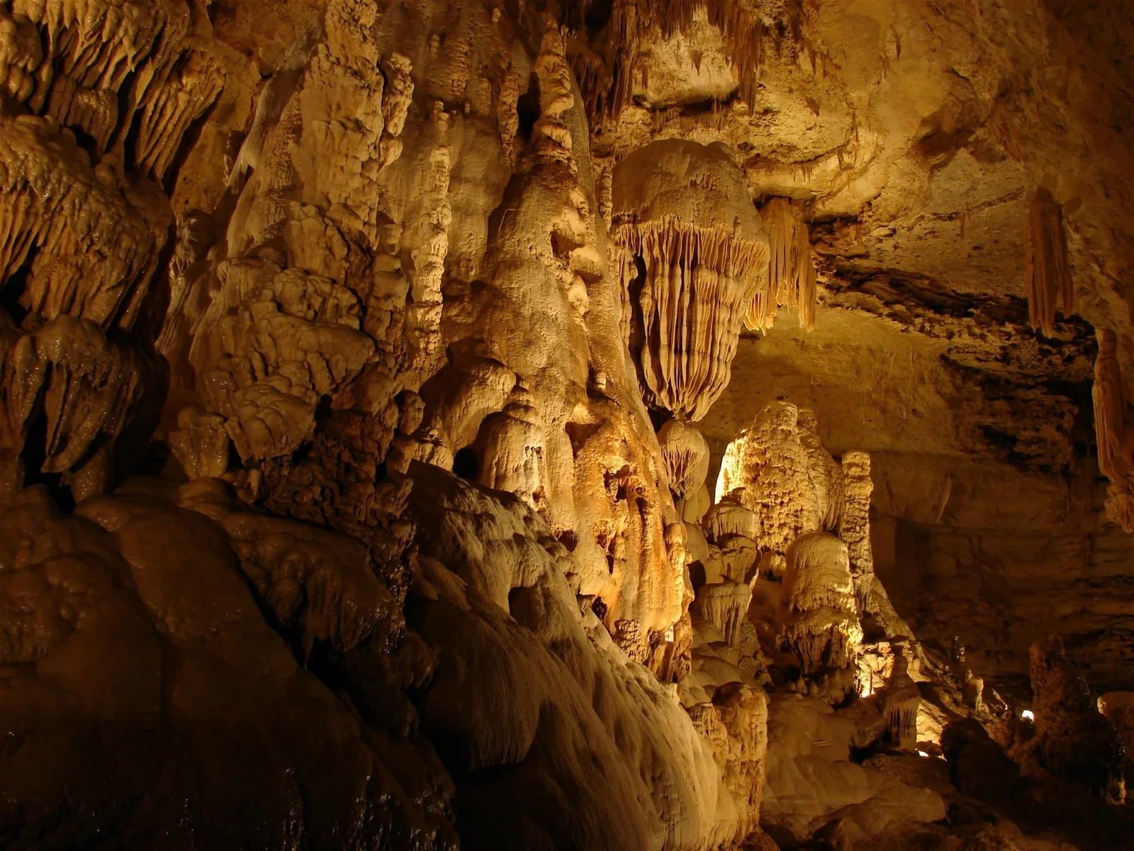 Natural Bridge Caverns
