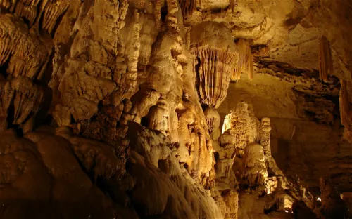 Natural Bridge Caverns