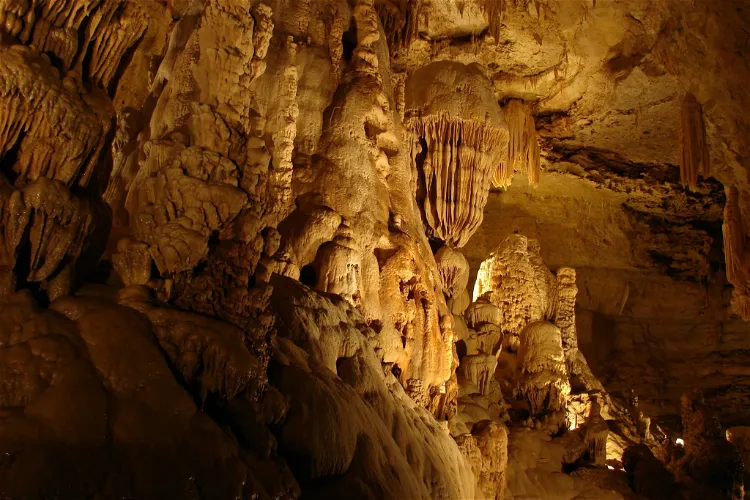 Natural Bridge Caverns