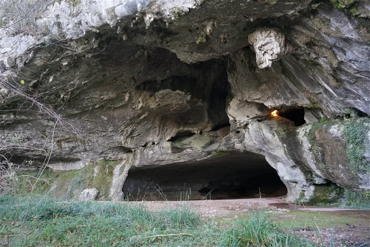 Caves of Sare