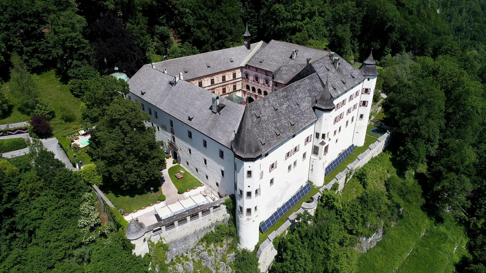 Tratzberg Castle: A 500-Year Time Capsule in the Tyrolean Alps