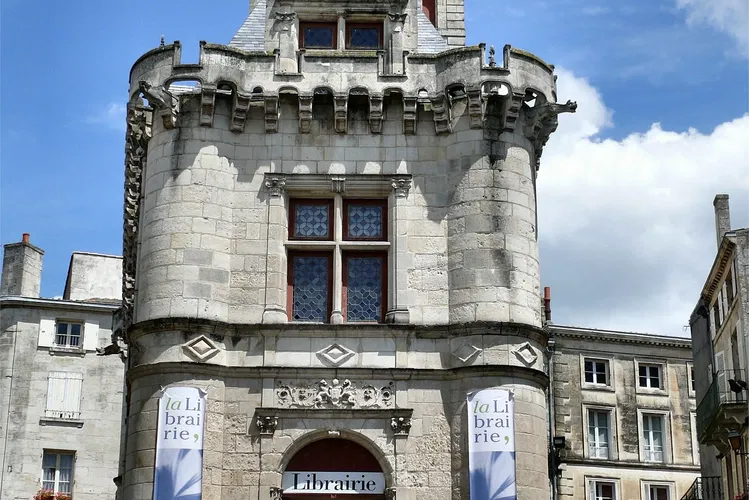 Le Pilori - Espace d'Arts Visuels