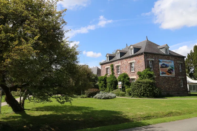 The Manor of the Automobile