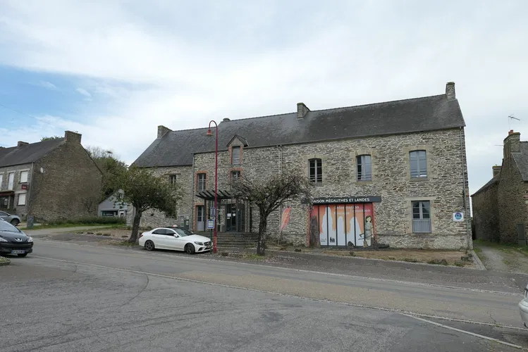 House Nature and Megaliths